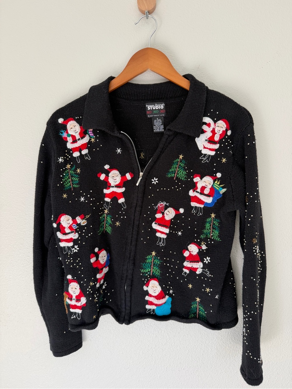 Vintage Designers Originals Studio Christmas
Santa Zip-Up Sweater